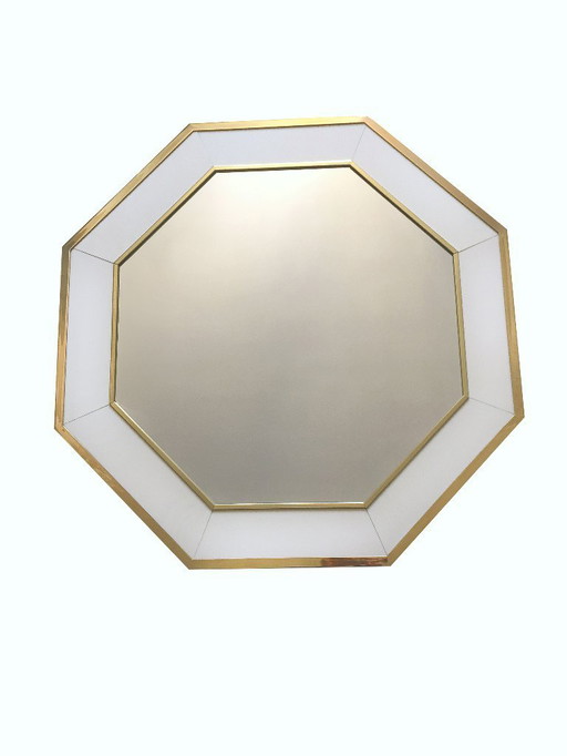 Miroir vintage en laque blanche et laiton par Jean Claude Mahey, 1970