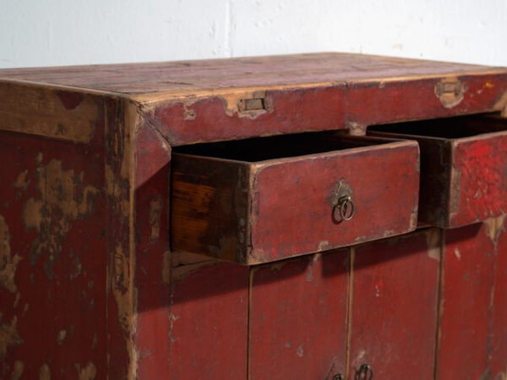 Antikes Sideboard aus Kiefernholz mit originaler roter Farbe – China, circa 1920 – Buffetschränke, Rustic (photo 21 of 40)