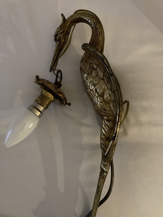 Image 1 of Wandleuchte mit Kranichmotiv aus vergoldeter Bronze – Cheuret- und Glasschirm, signiert Scheider