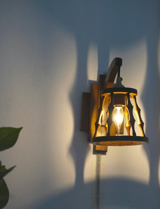 Image 1 of Set van twee Spaanse wandlampen, vintage houten lantaarnlampen, mediterrane verlichting in art-deco-stijl.