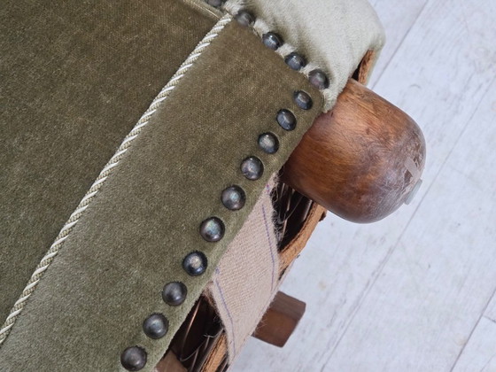 Image 1 of Dänisches 2-Sitzer-Sofa „Banane“ aus den 1970er Jahren, grüner Möbelveloursbezug, Beine aus Eichenholz.