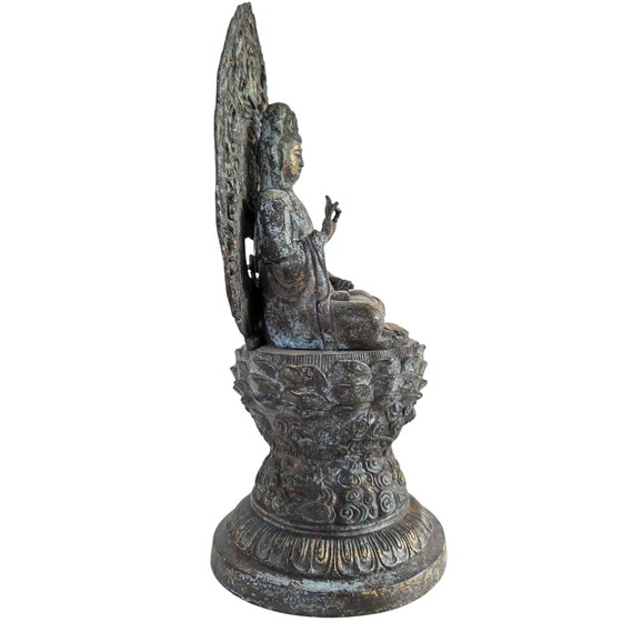 La Patrona della Compassione – Guanyin Cinese Monumentale su Base di Loto – 36.5 cm – 3.5 kg – Sculture (photo 3 of 8)