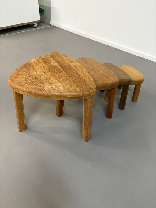 Juego de 4 mesas auxiliares brutalistas de roble de mediados de siglo, con forma de púa, años setenta