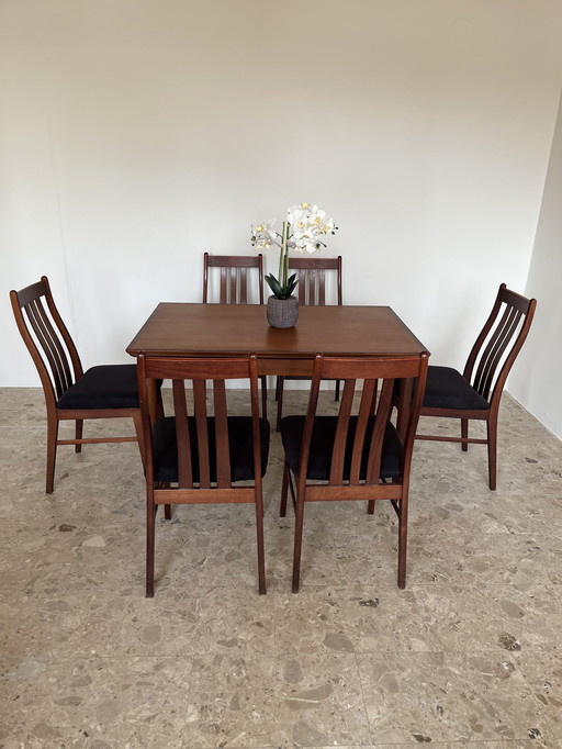 Restaurierter Vintage Esstisch aus Teakholz