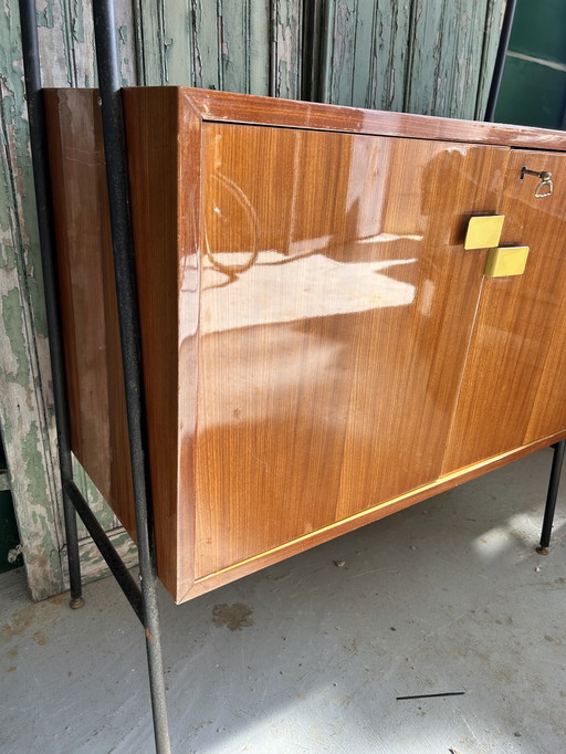 Buffet haut moderniste en acajou et métal 