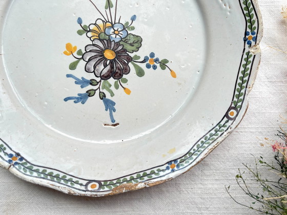 Antiek Frans faience bord, 18e eeuw, Nevers bloemmotief – Servies (photo 5 of 9)