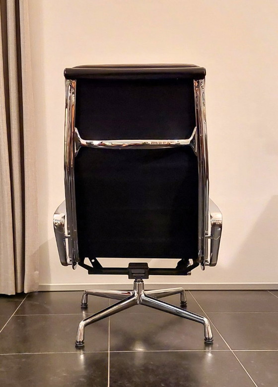 Vitra EA222 Soft Pad Lounge Chair, Swivel chairs, Leather, Chrome, Black, Mid Century Modern (photo 5 of 10)