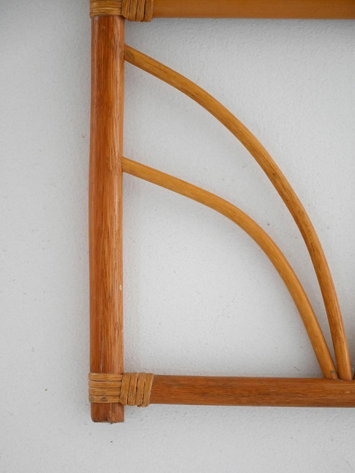 Miroir mural scandinave des années 1970 avec cadre en bambou courbé