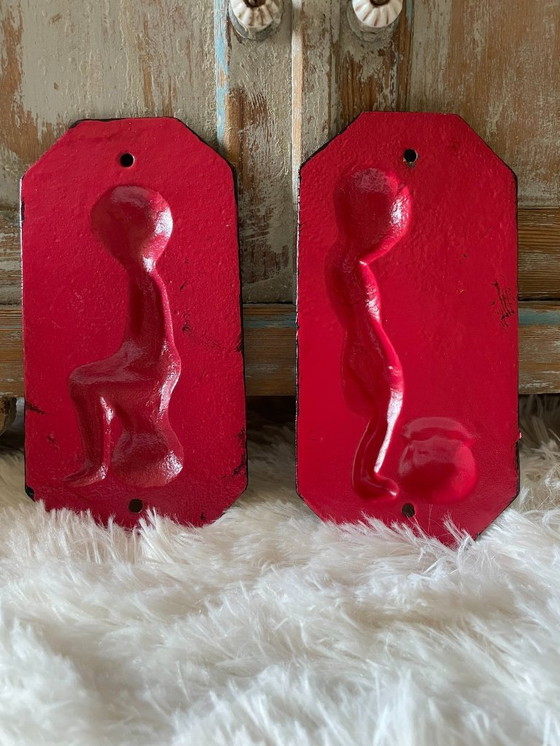 Image 1 of Cartelli per servizi igienici in ghisa rossa vintage per ragazzo e ragazza