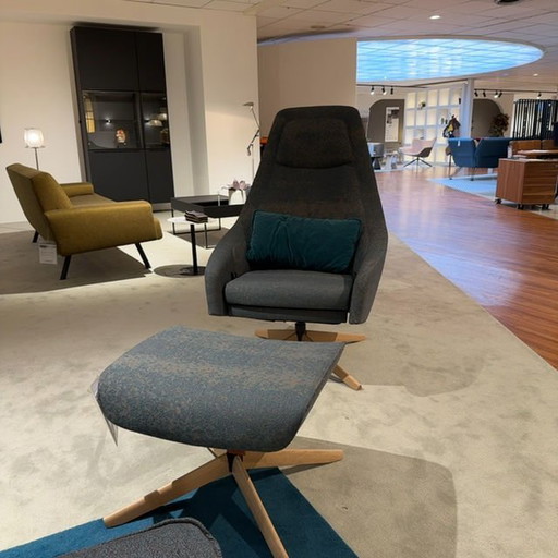 Poltrona Montis Puk con pouf