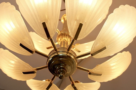 Lampadario francese in ottone con conchiglie in vetro di Murano (foto 8 di 10)