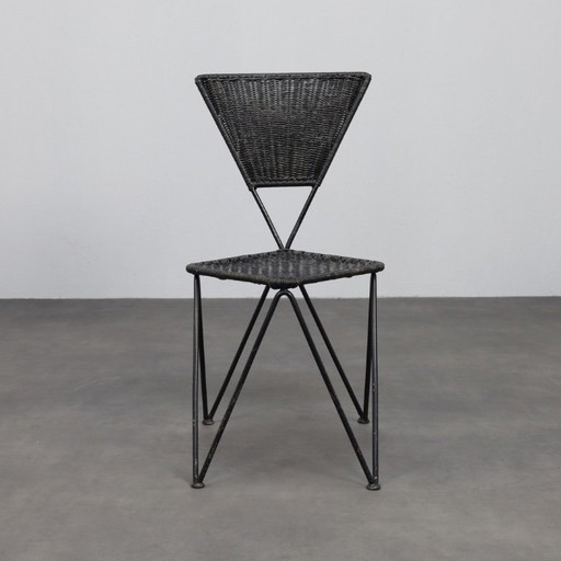 Excepcional par de sillas "Sonett" de metal y mimbre, diseñadas por Karl Fostel Seniors. Erben, Austria, década de 1950.