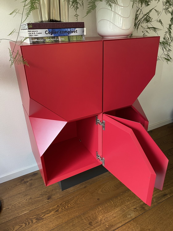 Image 1 of Mueble estilo Memphis 4 bloques rojos sueltos 40x40x40 cm