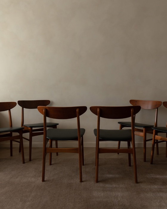 Image 1 of Set di 6 sedie da pranzo danesi di metà secolo · Teak e skai nero