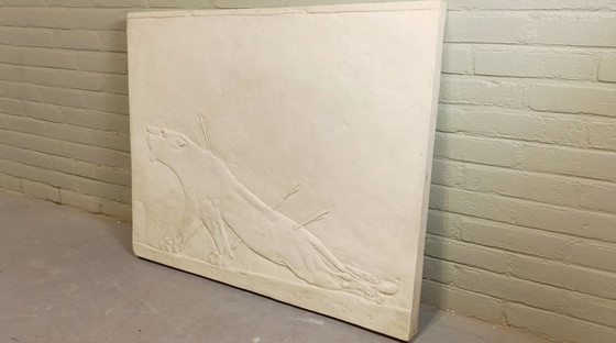 Image 1 of Relieve asirio de una leona herida