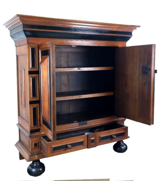 Image 1 of 18de eeuwse Hollandse Kussenkast / Dutch 18th century Kussenkast