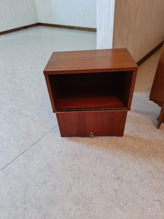 Image 1 of Vendesi set di 2 comodini vintage.