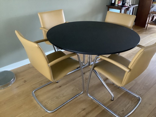 HAY ‘About a Table’ Round Dining Table – eettafels, Wood, Aluminium (photo 2 of 7)
