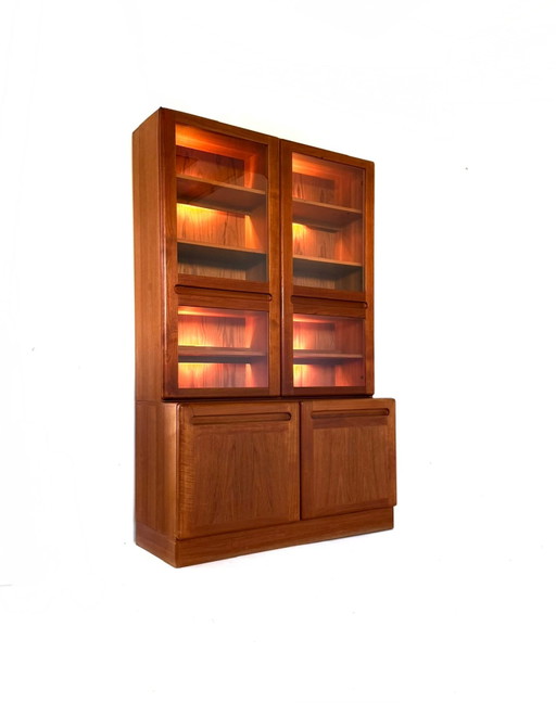 Vitrina vintage iluminada de teca, Dyrlund ‘70