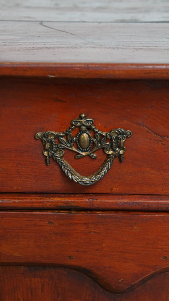 Image 1 of Armario antiguo de color rojo/marrón con 2 puertas y un cajón