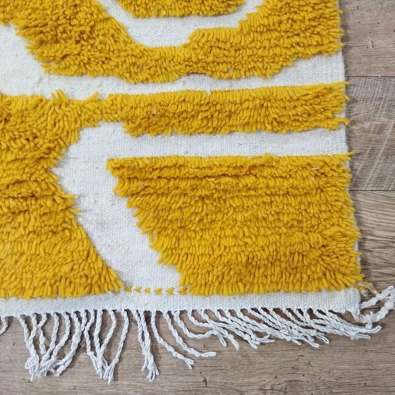 Image 1 of Natürlicher goldener Berberteppich aus Wolle – Boho-Chic, handgewebtes Unikat (255 × 160 cm)