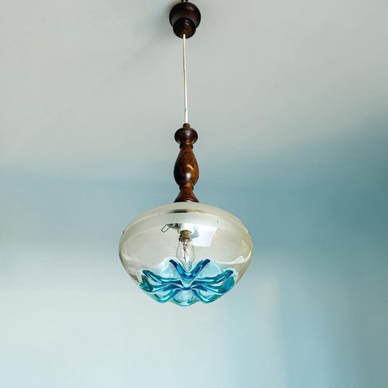 Mid-Century-Modern-Pendelleuchte aus Teakholz und blauem Kunstglas, 1960er Jahre – Pendelleuchten, Wood (photo 4 of 9)