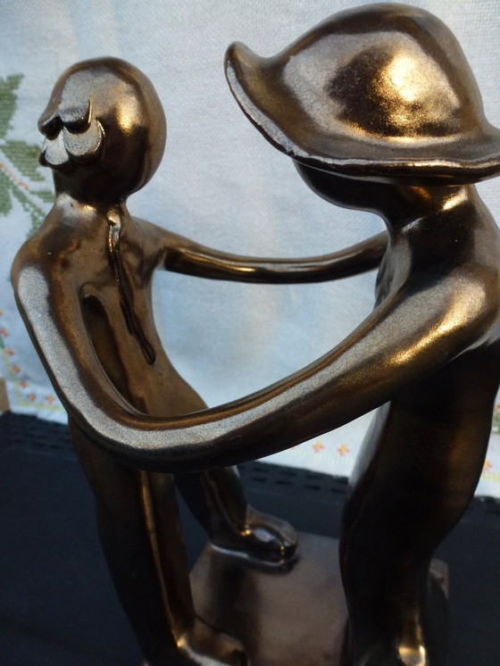 Image 1 of Coppia di sposi in ceramica, bronzata, l'Impegno.