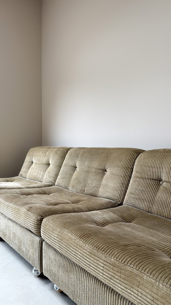 Image 1 of Trois éléments d'assise vintage en tissu velours côtelé