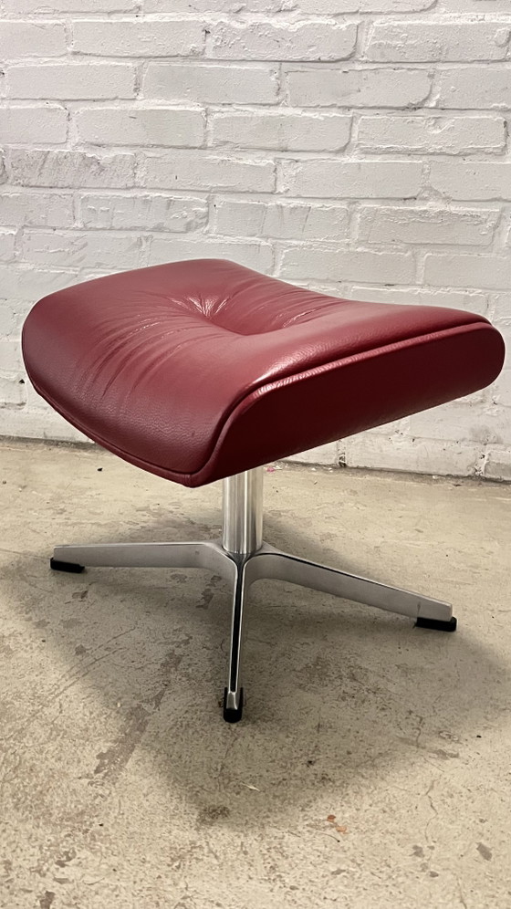 Design Scandinavo Conform Time Out Poggiapiedi e Pouf Pelle Alluminio – Leather, Aluminium (photo 5 of 5)