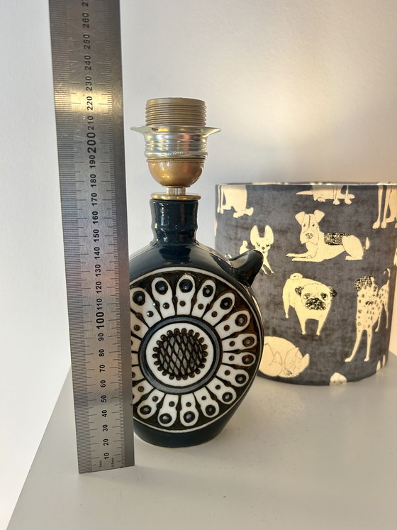 Image 1 of Une lampe de table sans fil très charmante, fabriquée à partir d'un vase en faïence des années 1950/60.