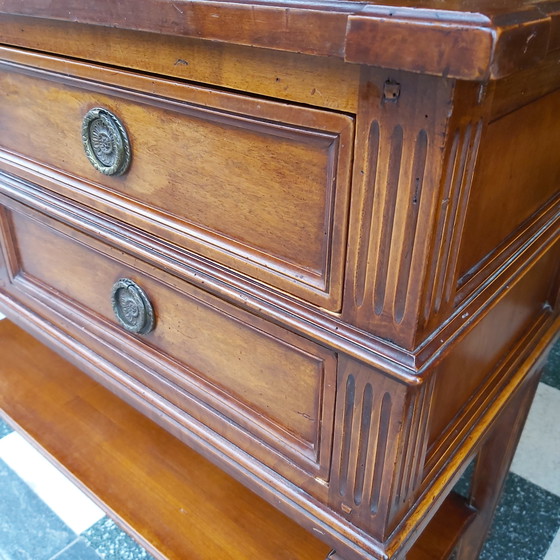 Image 1 of Commode de style Louis XVI à 4 tiroirs