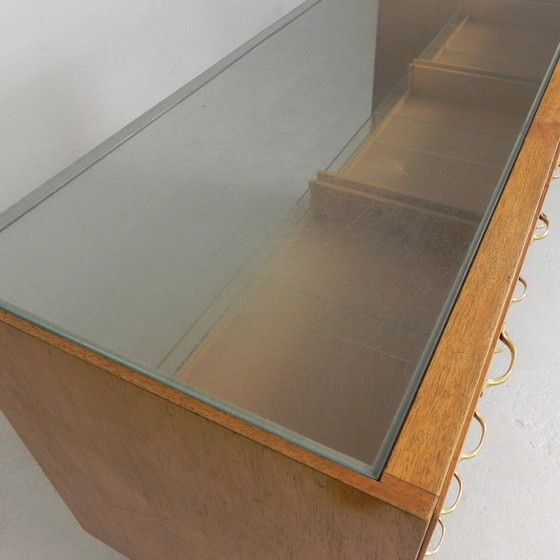 Image 1 of Mostrador/vitrina de exhibición de Ladenbau Brixius, 150 cm de largo, década de 1950.