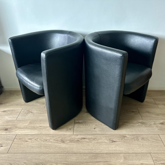 Image 1 of Ensemble moderne de deux chaises en cuir noir