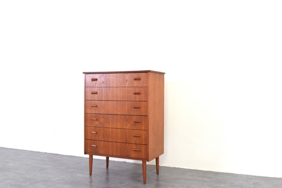 Image 1 of Commode danoise en teck, style milieu du XXe siècle, années 1960.