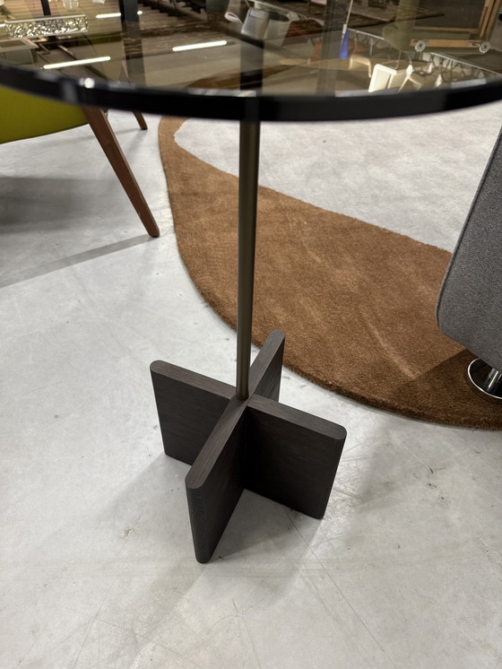Image 1 of 2 tavolini Beek Cross in vetro bronzo e rovere affumicato
