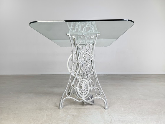 Image 1 of Midcentury eettafel glazen tafel Singer naaimachines gietijzer uniek stuk