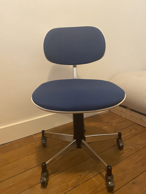 Sedia girevole Stoll Giroflex blu, bianco, cromato