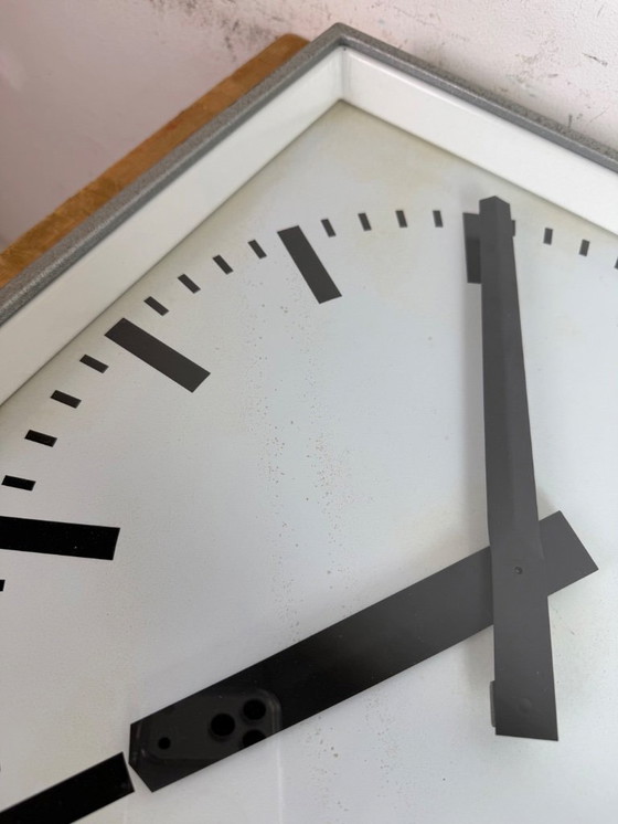 Image 1 of Grote grijze vierkante wandklok van Pragotron, jaren 70.