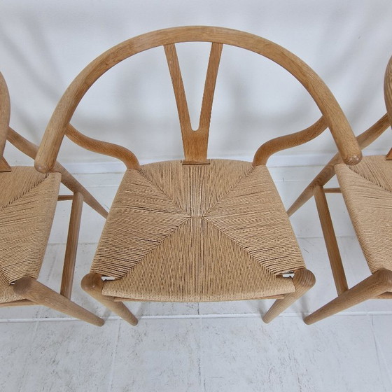 Image 1 of Hans J. Wegner CH24 Wishbone Chairs van Carl Hansen & Søn, Denemarken, set van 5