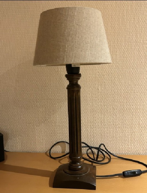 Lampada da tavolo con paralume