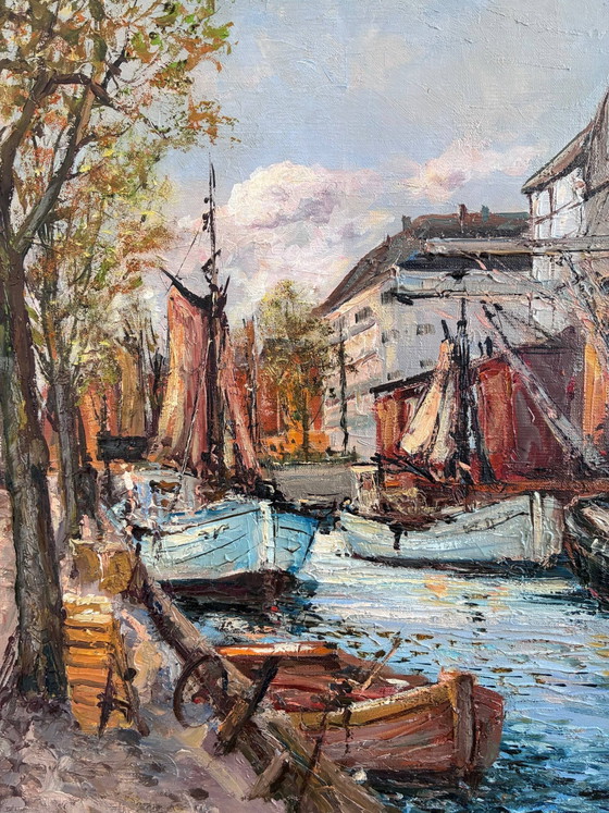 Image 1 of Peinture à l'huile originale d'époque représentant un paysage urbain bordé de canaux, datant des années 1970.