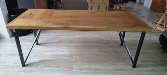 Tavolo da pranzo Fraai in legno massello con struttura in metallo. – Tavoli da pranzo, Wood (photo 3 of 5)