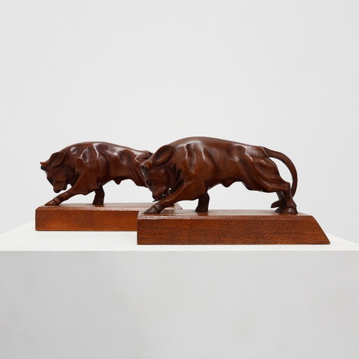 Paire de serre-livres Art déco en chêne en forme de taureau, France, années 1930