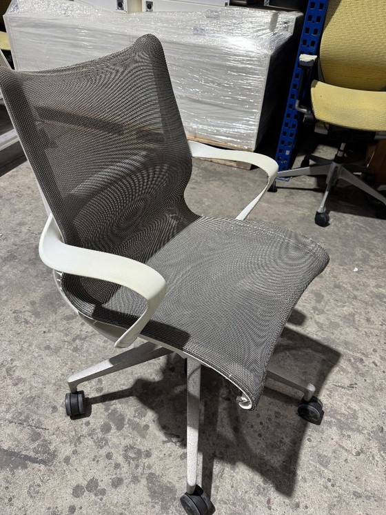 Image 1 of Chaises Herman Miller Setu Alpine d'occasion (40 disponibles)