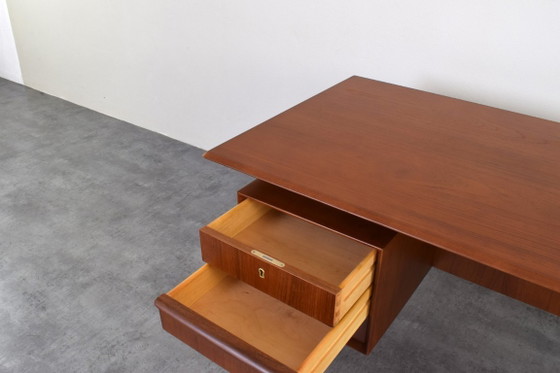 Image 1 of Scrivania esecutiva Mid-Century in teak di Svend Åge Madsen per H.P. Hansen, anni '60