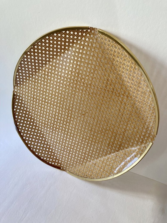Image 1 of Vassoio in plexiglas, vimini e ottone, 1970, attribuito a Roche Bobois.