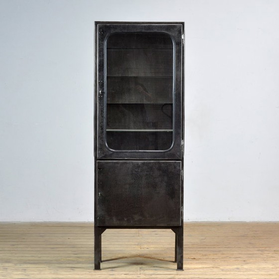 Image 1 of Armoire médicale vintage, années 1970