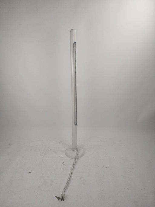 1 Stehlampe mit Leuchtstoffröhre. 1980er Jahre, 140 cm hoch.