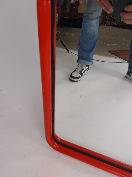 Image 1 of 1 specchio in metallo rosso anni '70 60 x 60 cm