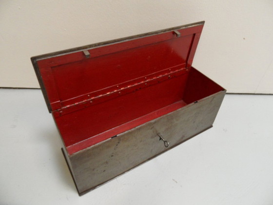 Image 1 of Vintage metalen geld kist
